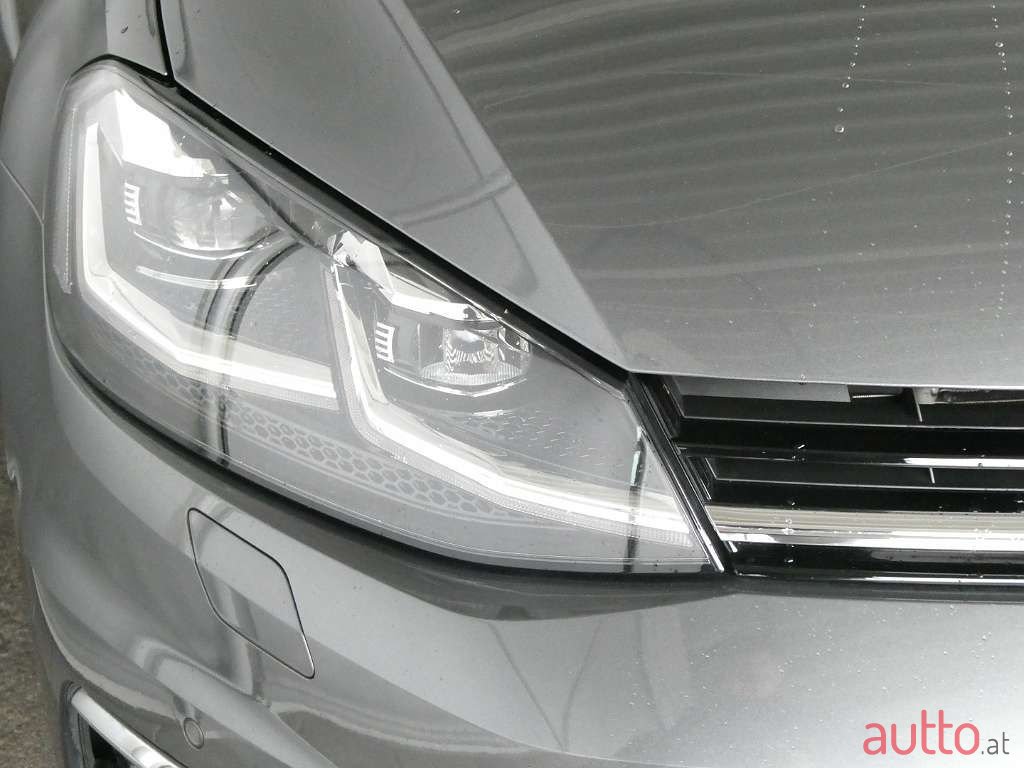 2017' Volkswagen Golf photo #5