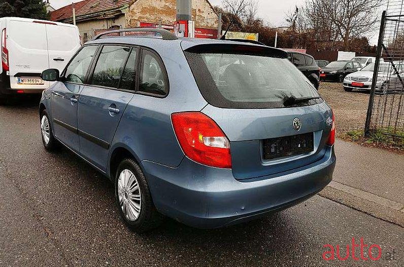 2009' Skoda Fabia photo #2