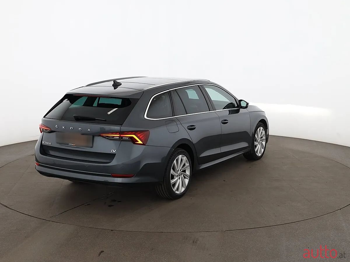 2021' Skoda Octavia photo #2