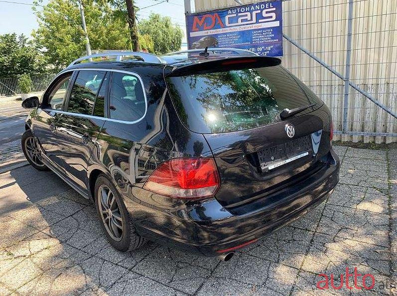 2010' Volkswagen Golf photo #1