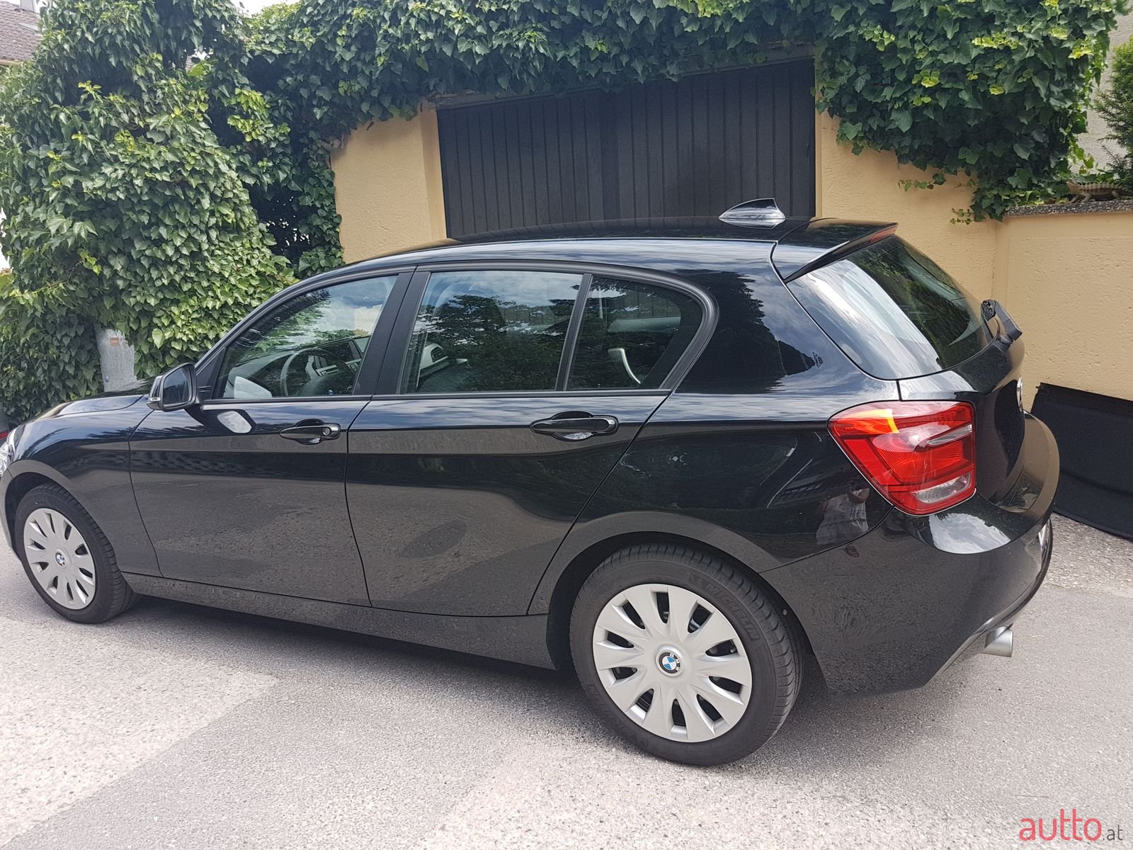 2014' BMW 1 Series 5 Door photo #2