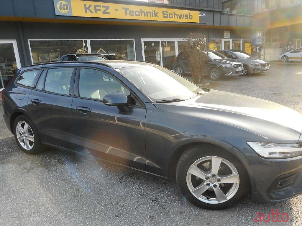 2019' Volvo V60 photo #1