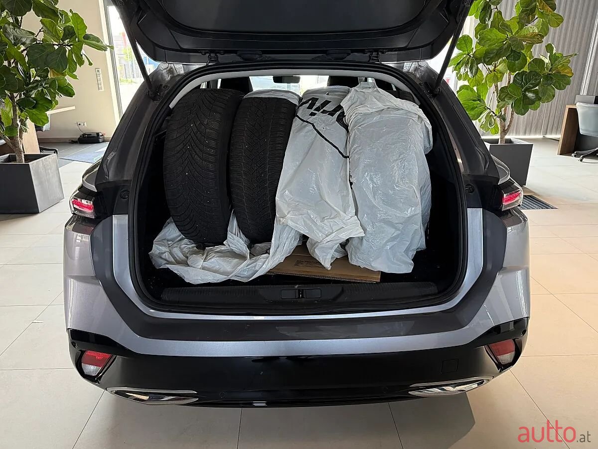 2022' Peugeot 308 photo #5