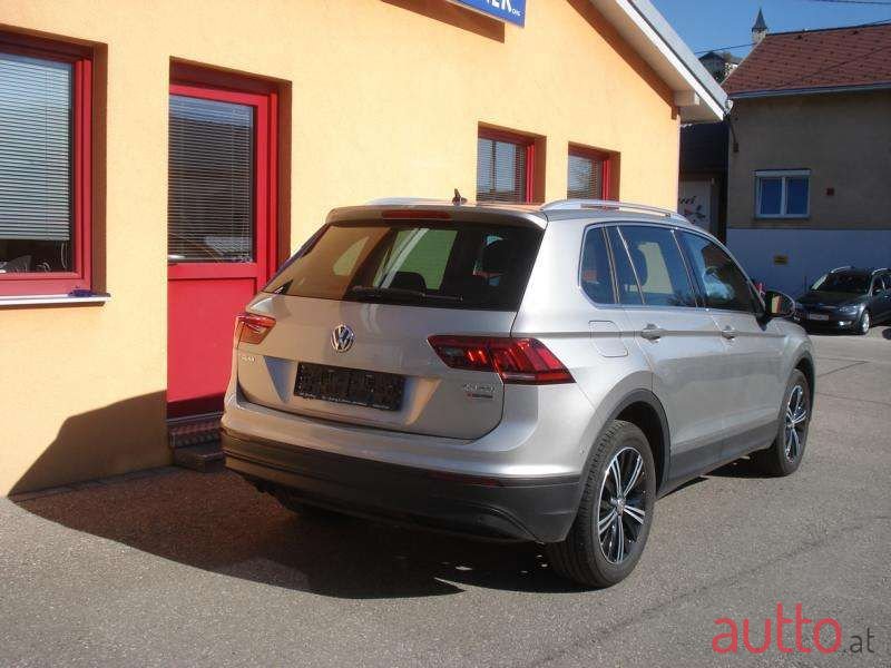 2016' Volkswagen Tiguan photo #3