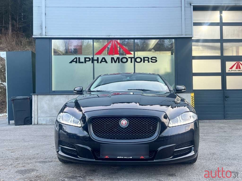 2014' Jaguar XJ photo #2