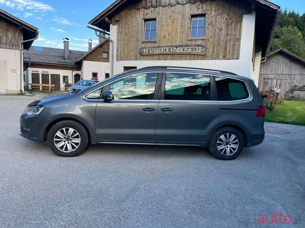 2011' Volkswagen Sharan photo #3