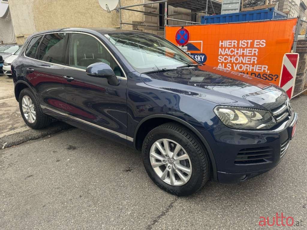 2010' Volkswagen Touareg photo #4