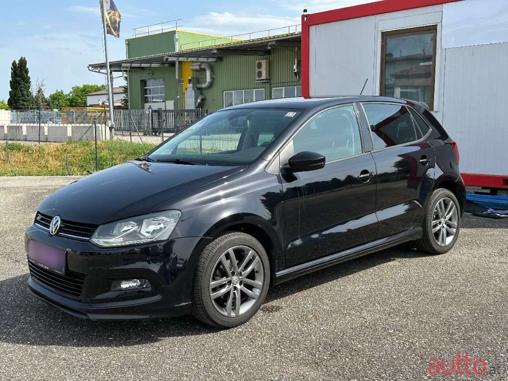 2016' Volkswagen Polo photo #6