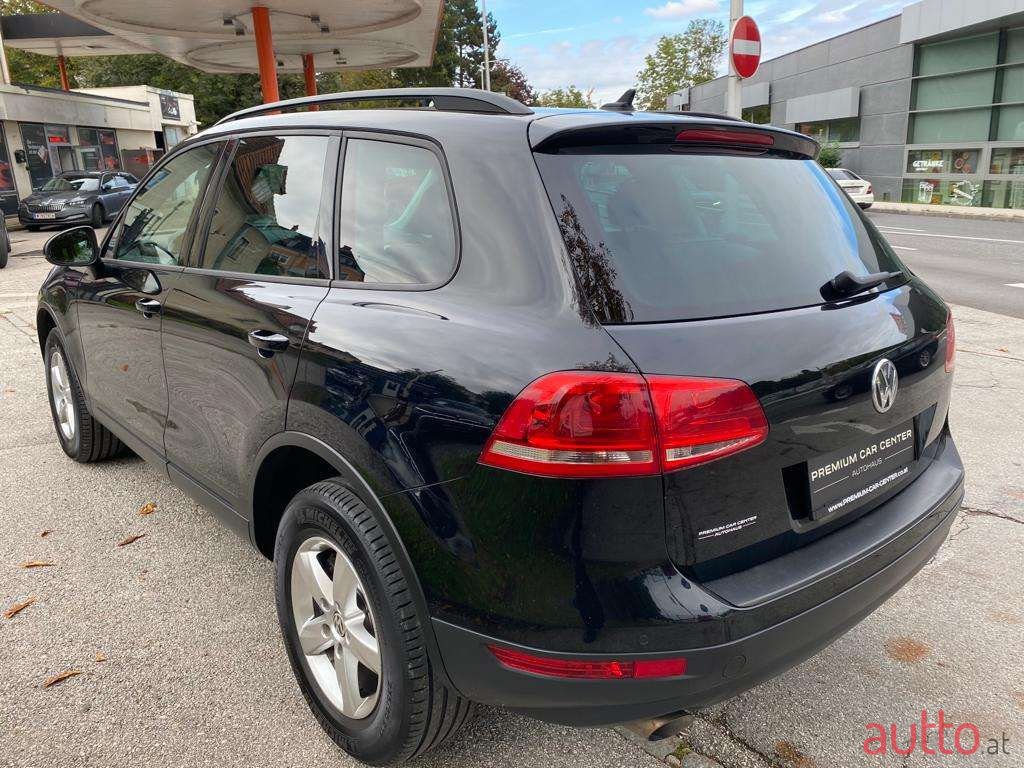 2013' Volkswagen Touareg photo #5