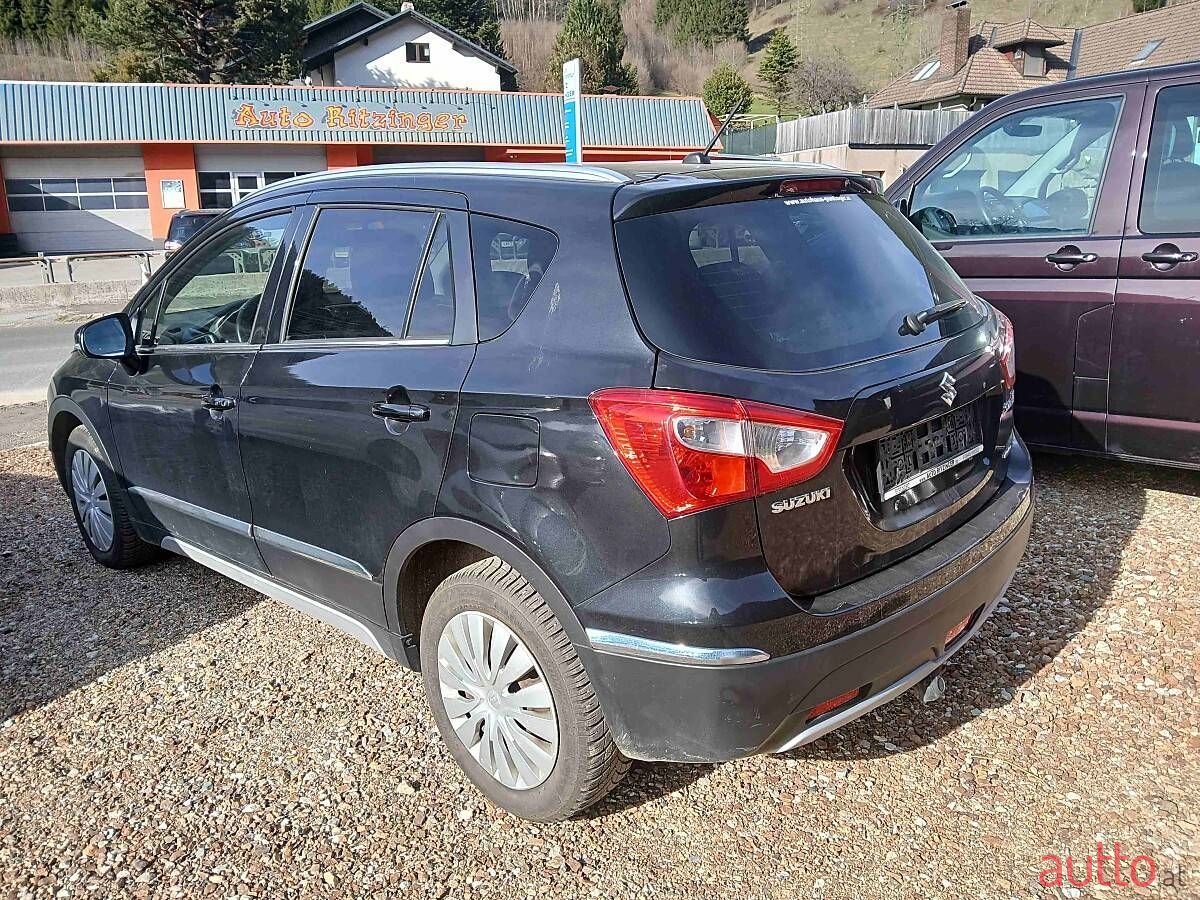 2016' Suzuki SX4 photo #2