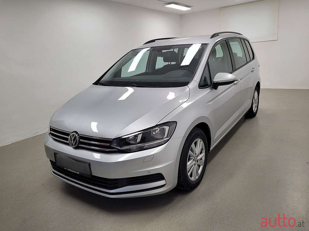 2019' Volkswagen Touran photo #5