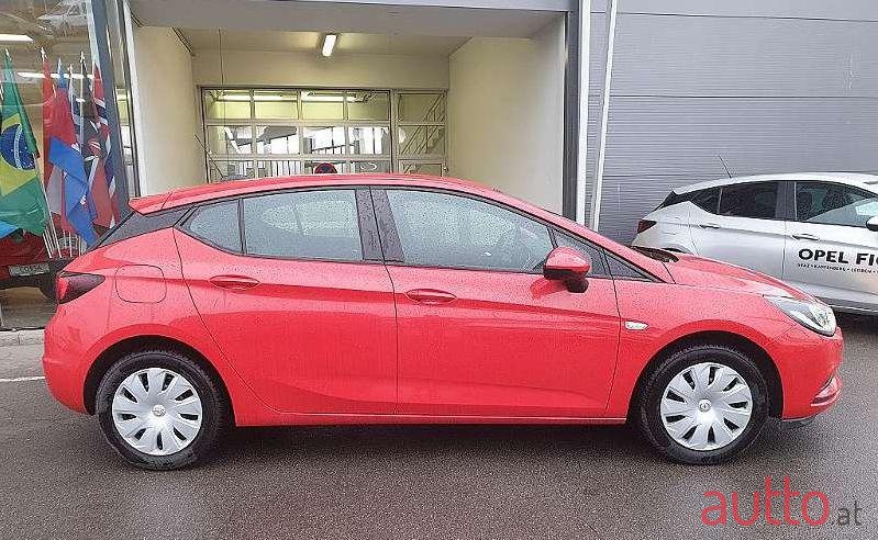 2018' Opel Astra photo #1