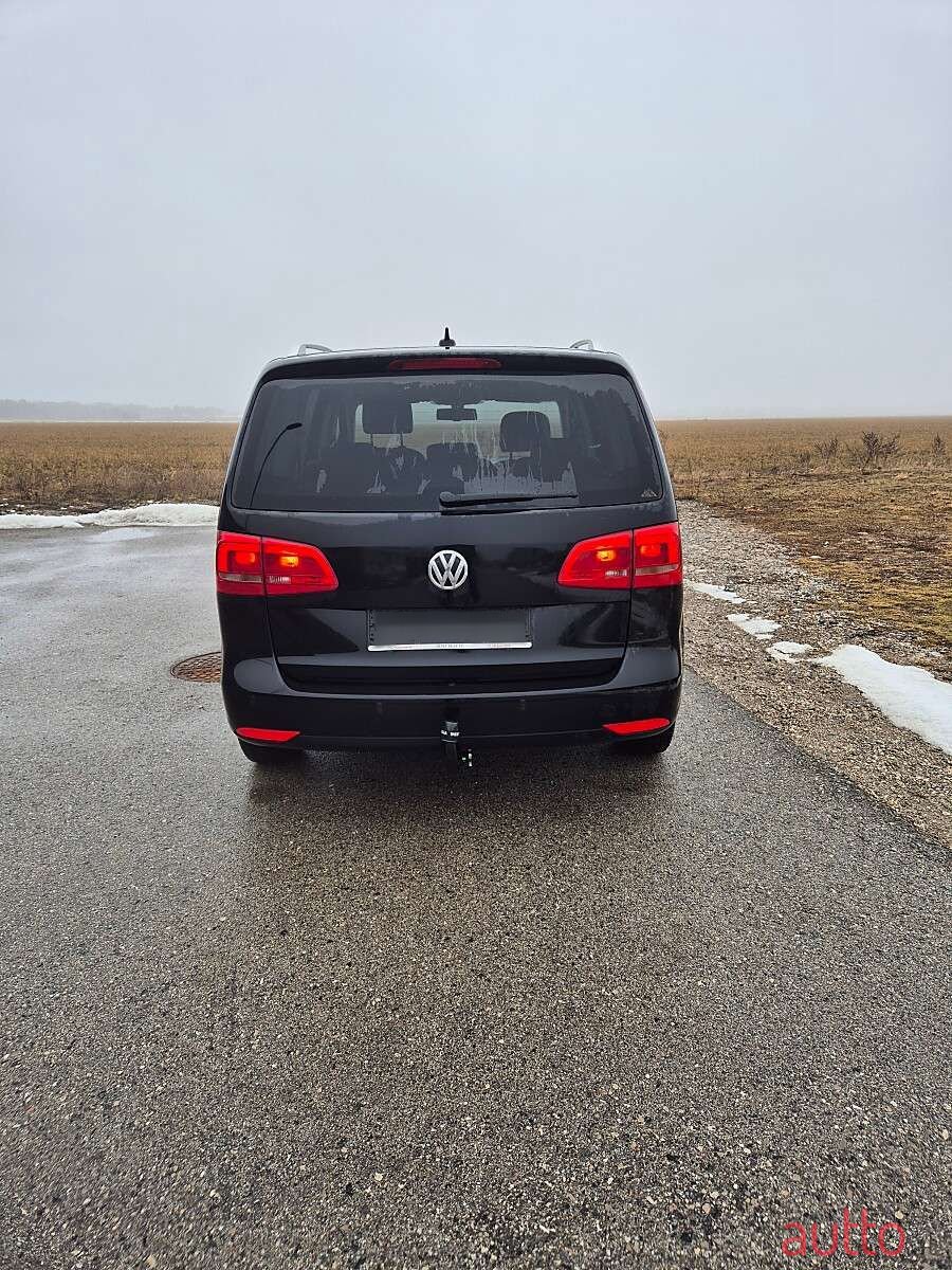 2013' Volkswagen Touran photo #5