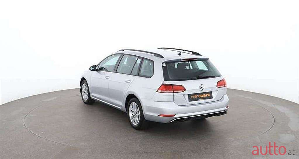 2019' Volkswagen Golf photo #4