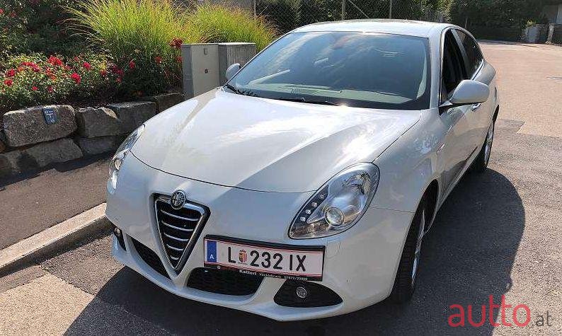 2010' Alfa Romeo Giulietta photo #1