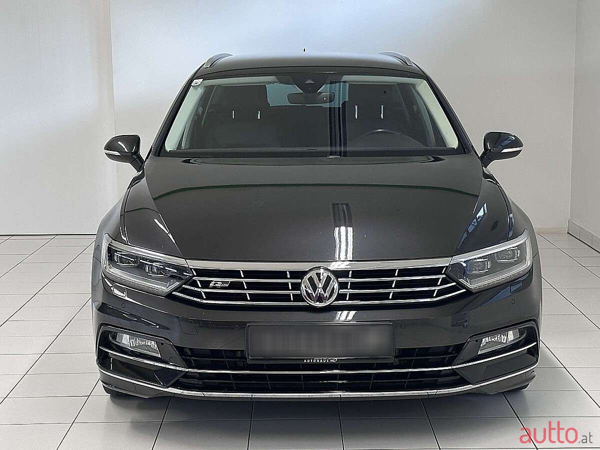 2017' Volkswagen Passat photo #2