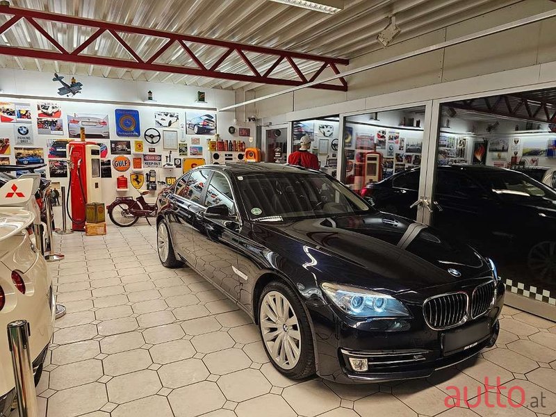 2013' BMW 7Er-Reihe photo #5