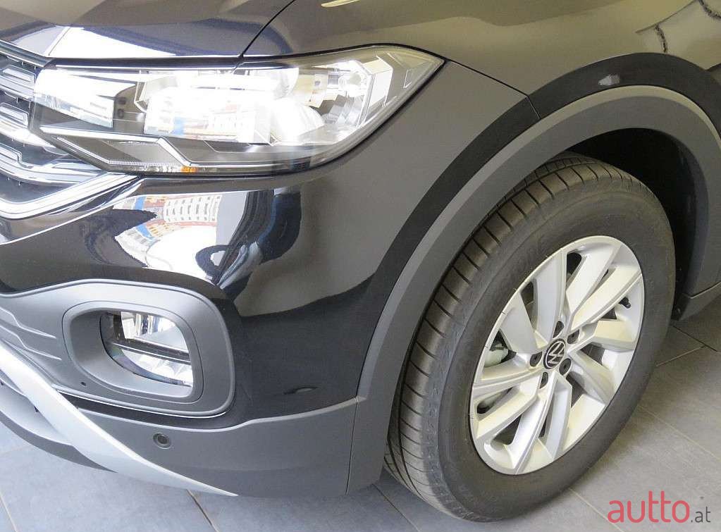 2023' Volkswagen T-Cross photo #2