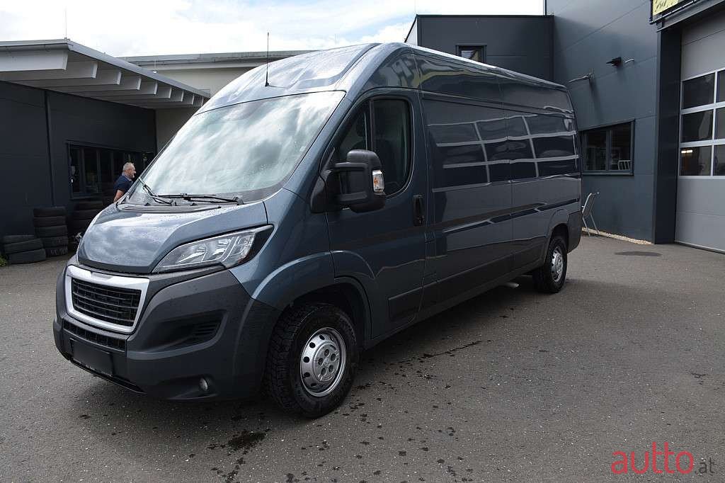 2020' Peugeot Boxer photo #3