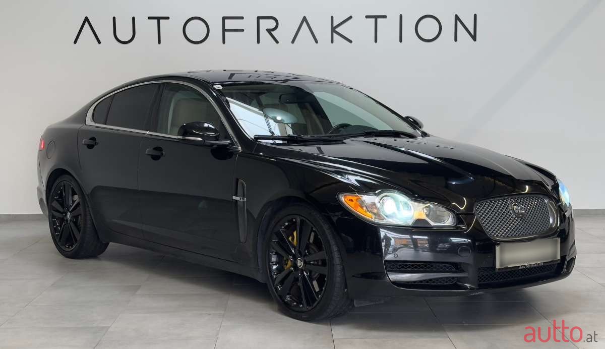 2011' Jaguar XF photo #3