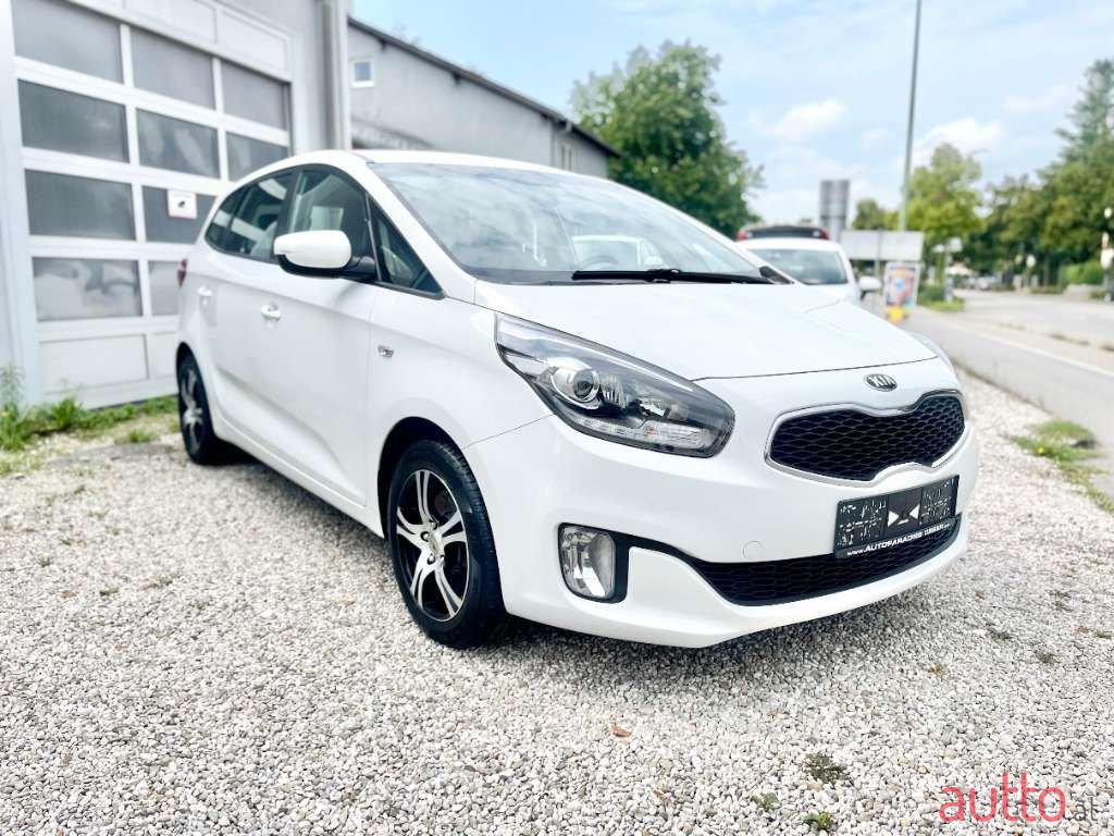 2013' Kia Carens photo #3