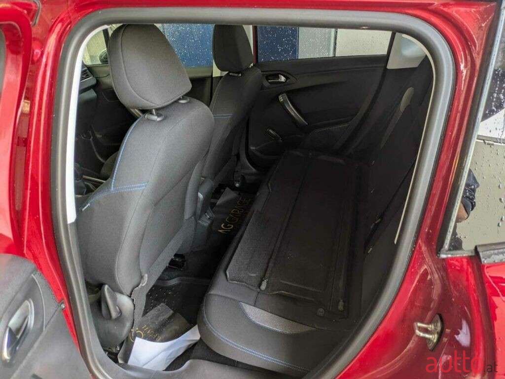 2018' Peugeot 2008 photo #5