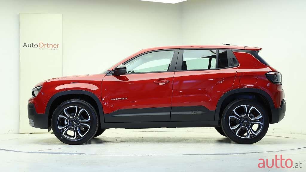 2023' Jeep Avenger photo #3