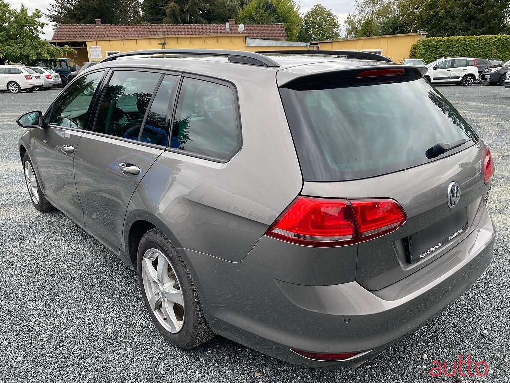 2017' Volkswagen Golf photo #6