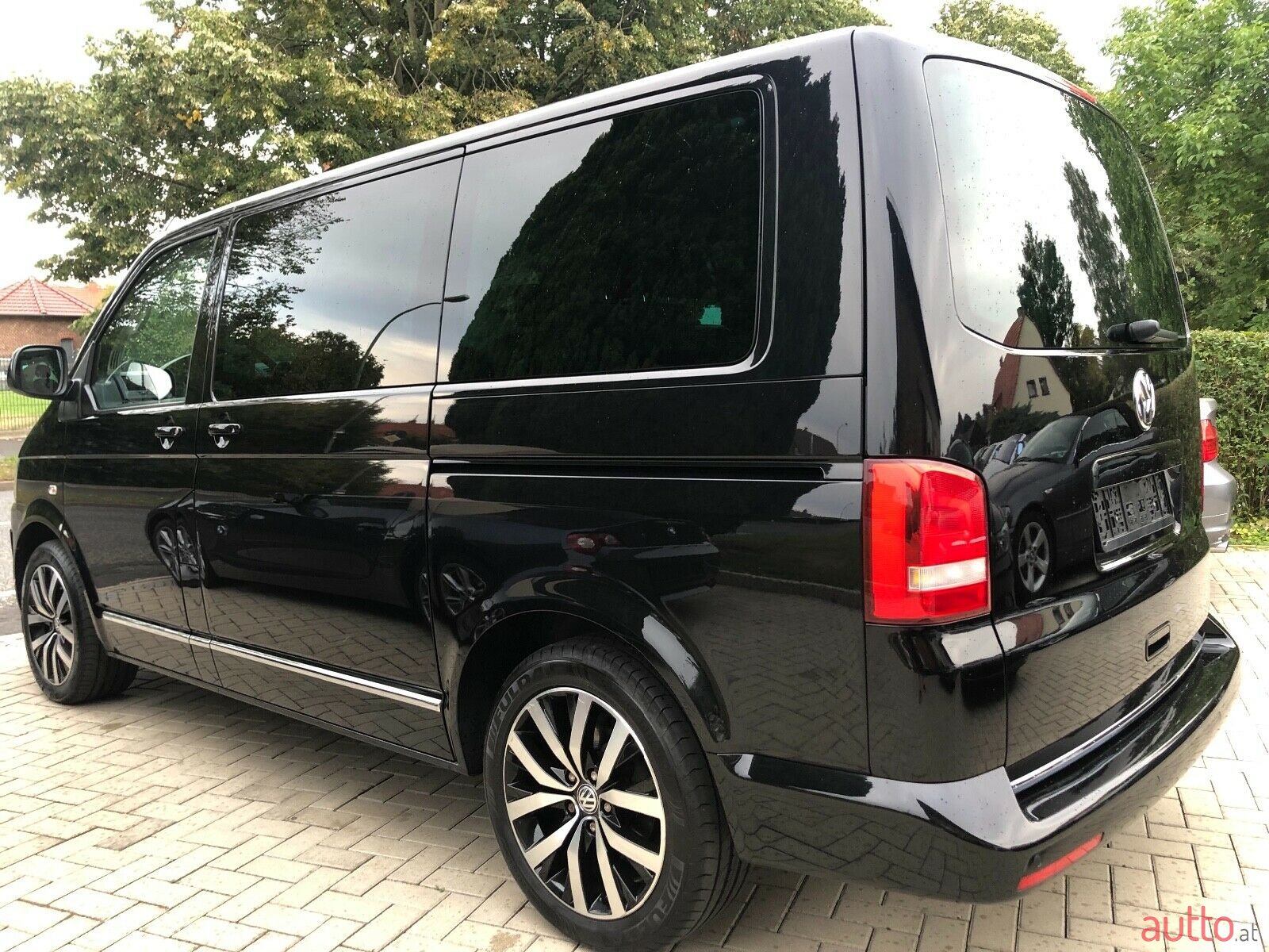 2015' Volkswagen T5 Multivan Highline 2,0 BMT BiTDI 4motion photo #2