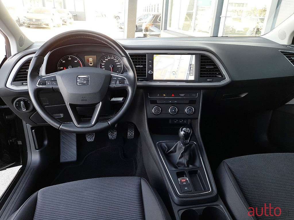 2019' SEAT Leon photo #2