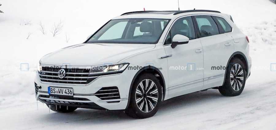 VW Touareg GTE Spied Without An Inch Of Camouflage (lokalisiert)