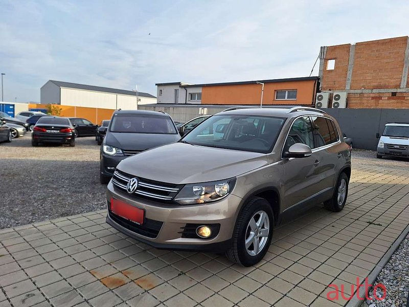 2012' Volkswagen Tiguan photo #3