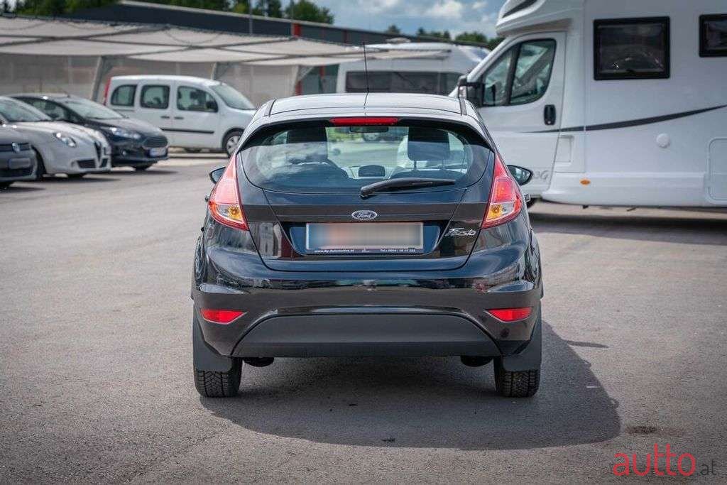 2015' Ford Fiesta photo #2