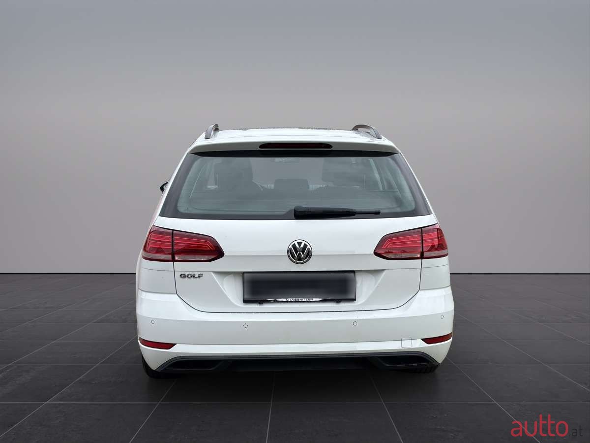 2018' Volkswagen Golf photo #4