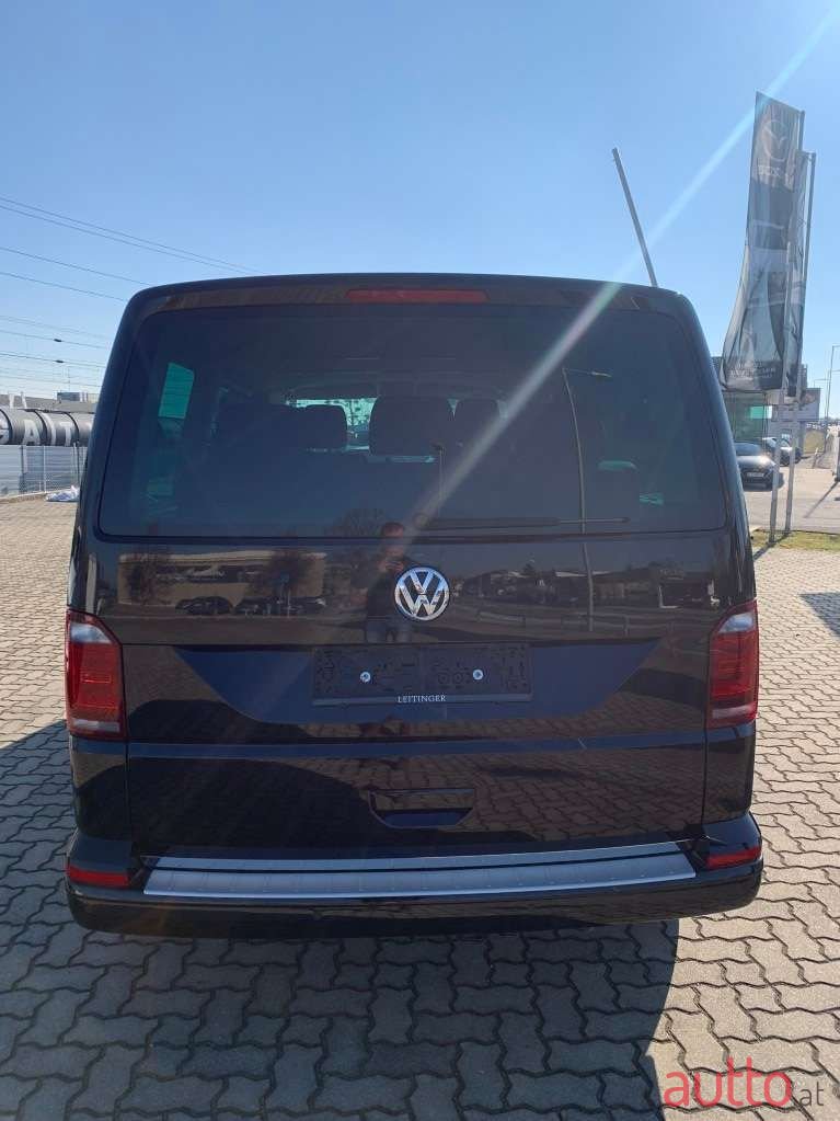 2018' Volkswagen Multivan photo #6