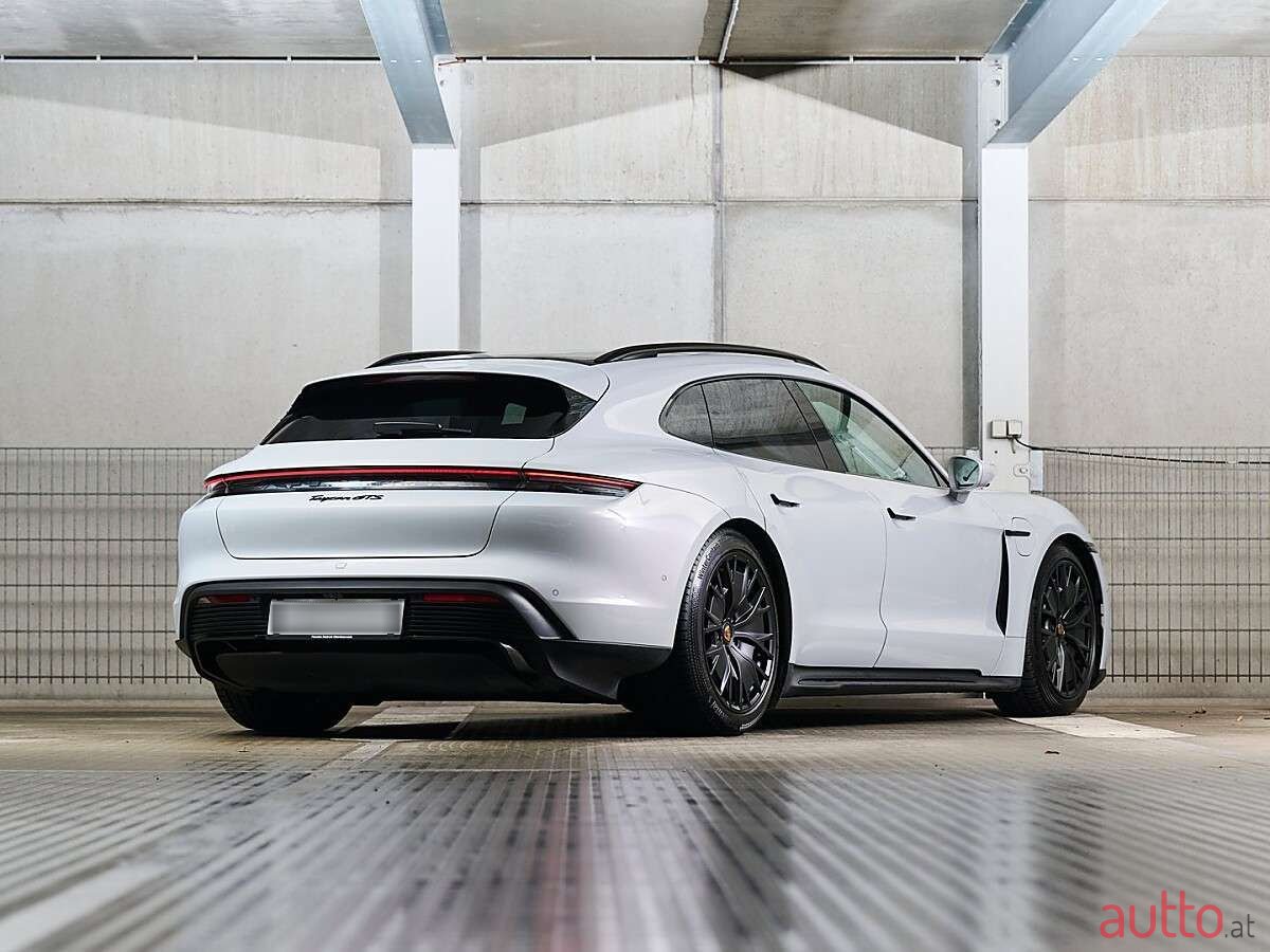 2022' Porsche Taycan photo #2