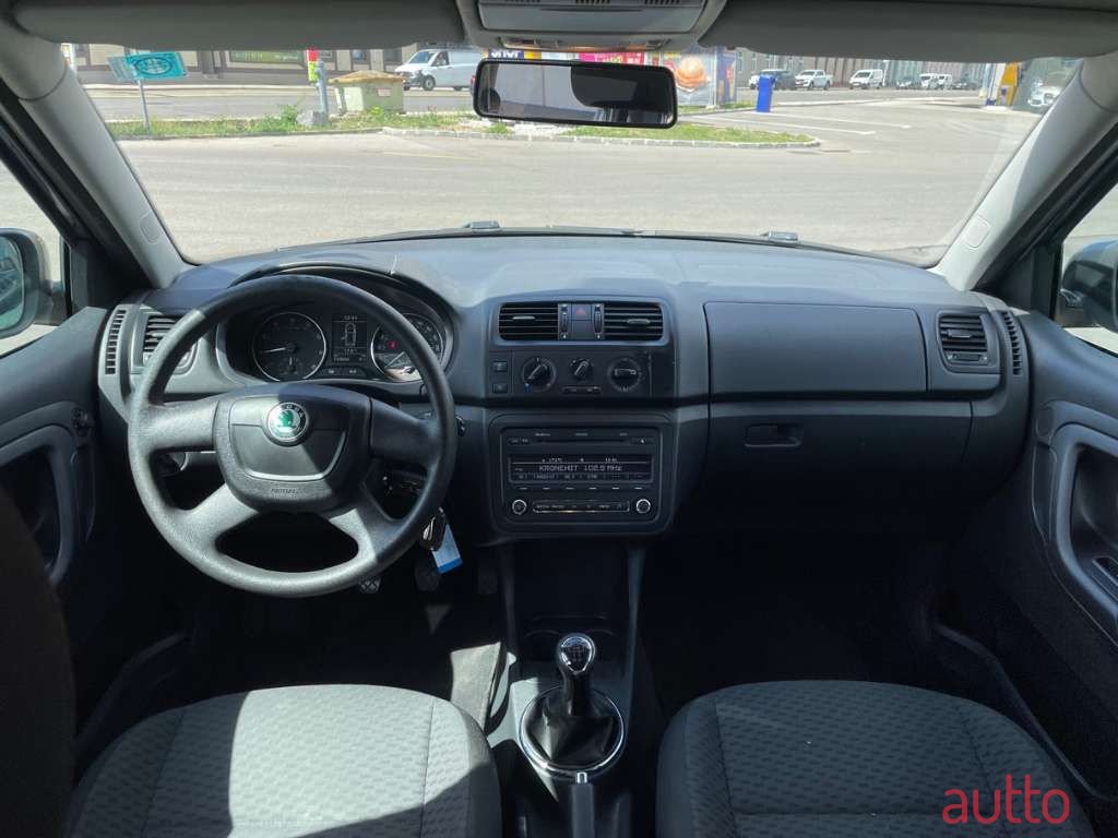 2011' Skoda Fabia photo #5