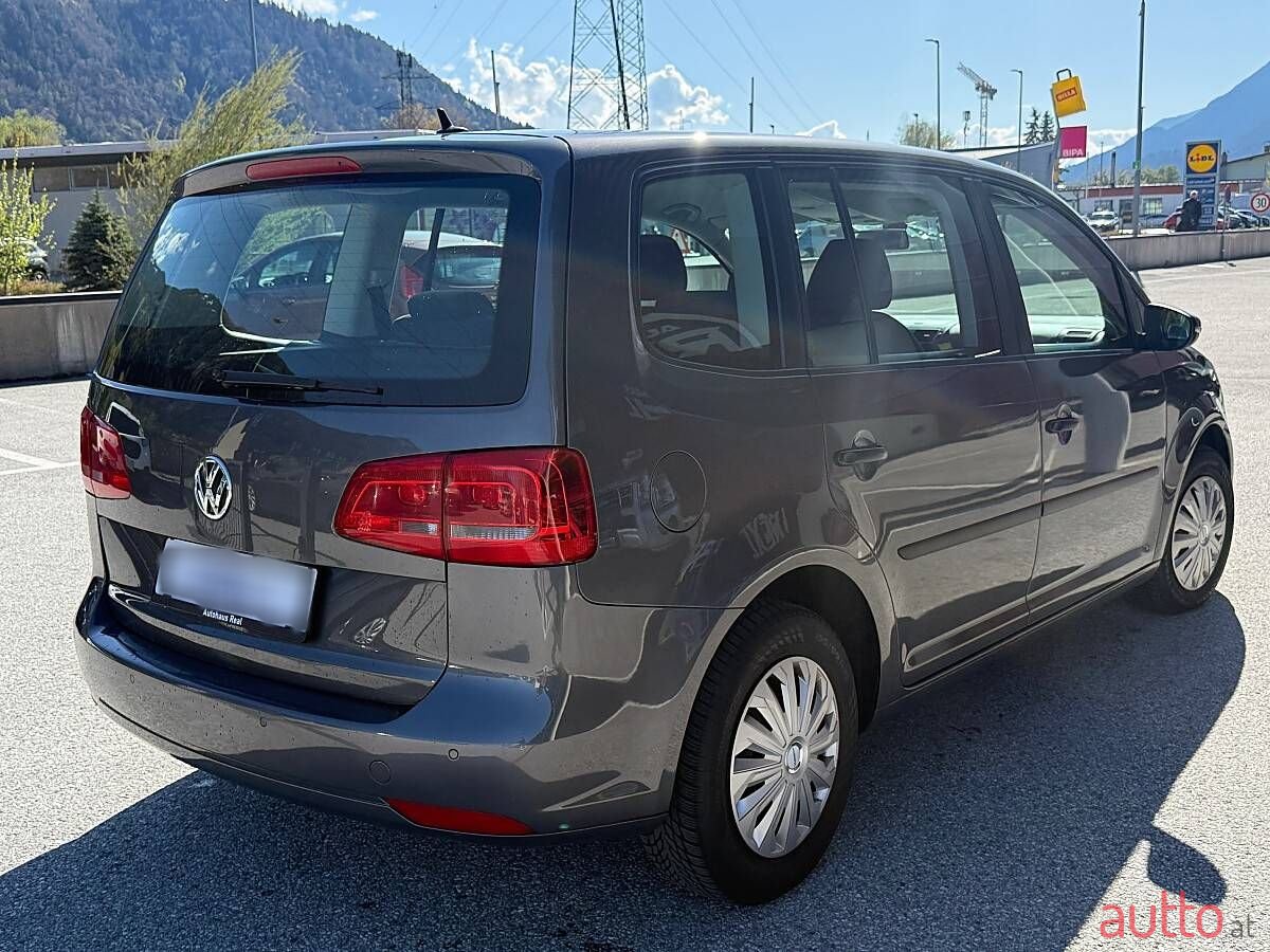 2013' Volkswagen Touran photo #5