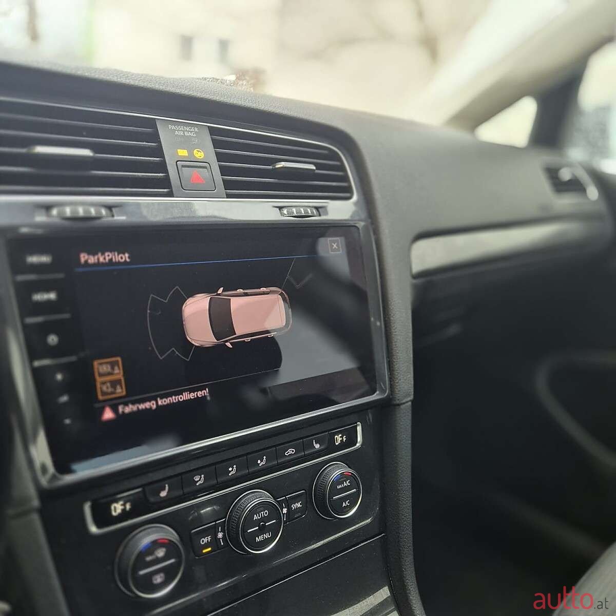 2018' Volkswagen Golf photo #6