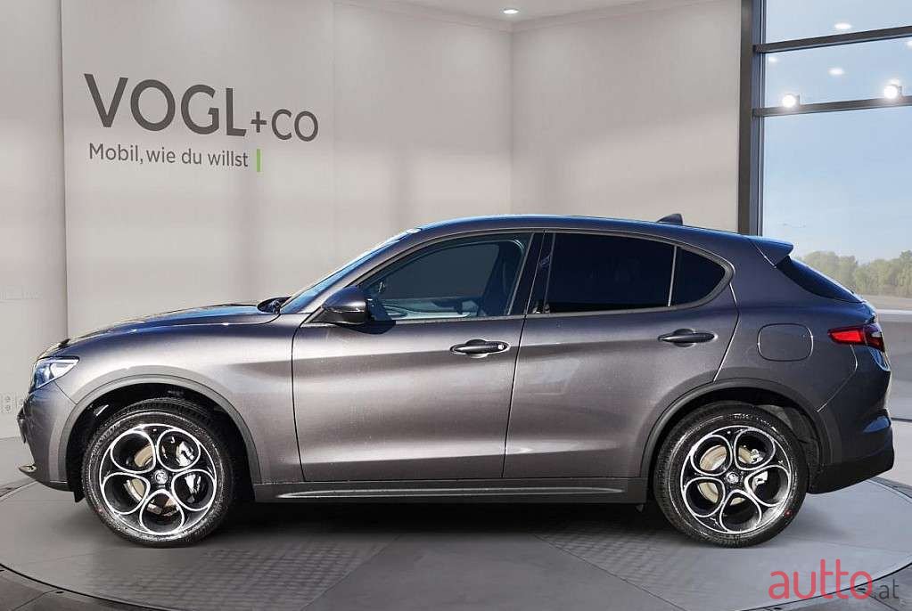 2022' Alfa Romeo Stelvio photo #2