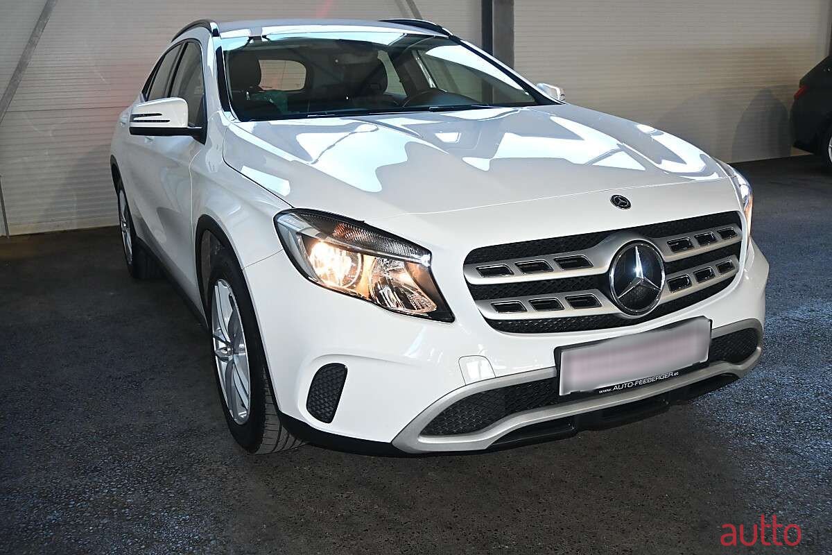 2018' Mercedes-Benz Gla-Klasse photo #4