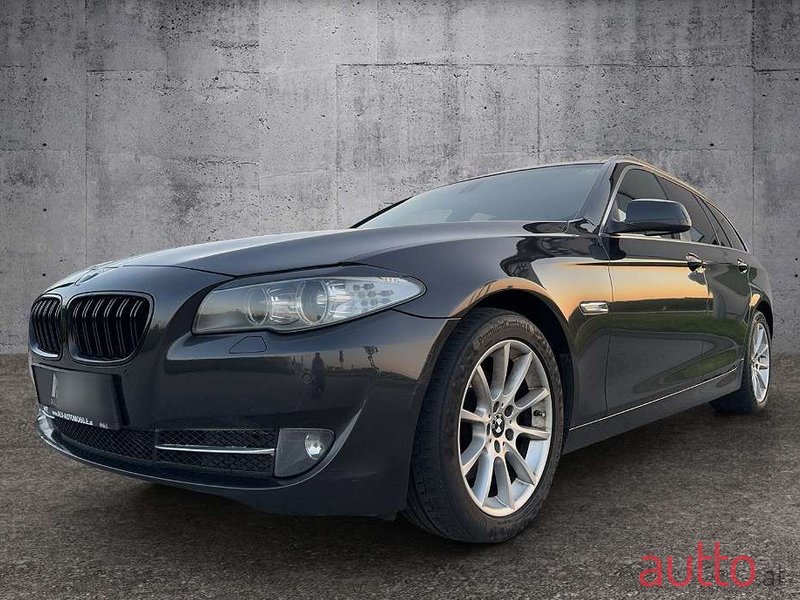 2011' BMW 5Er-Reihe photo #2