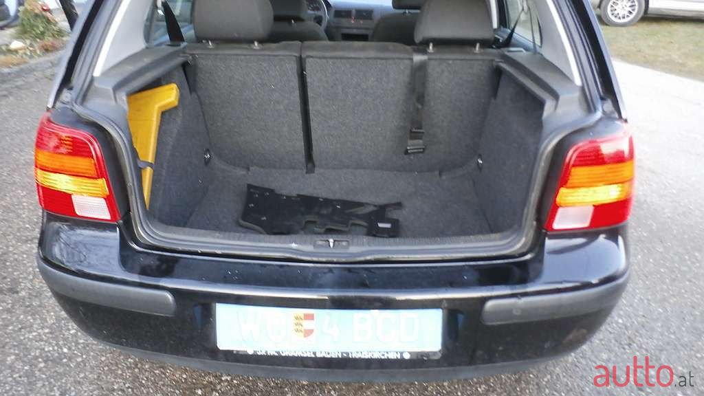 2001' Volkswagen Golf photo #5