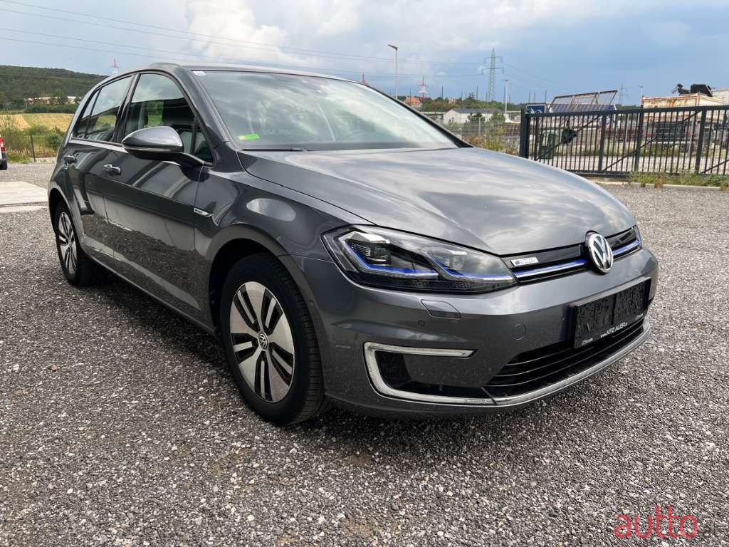 2018' Volkswagen Golf photo #1