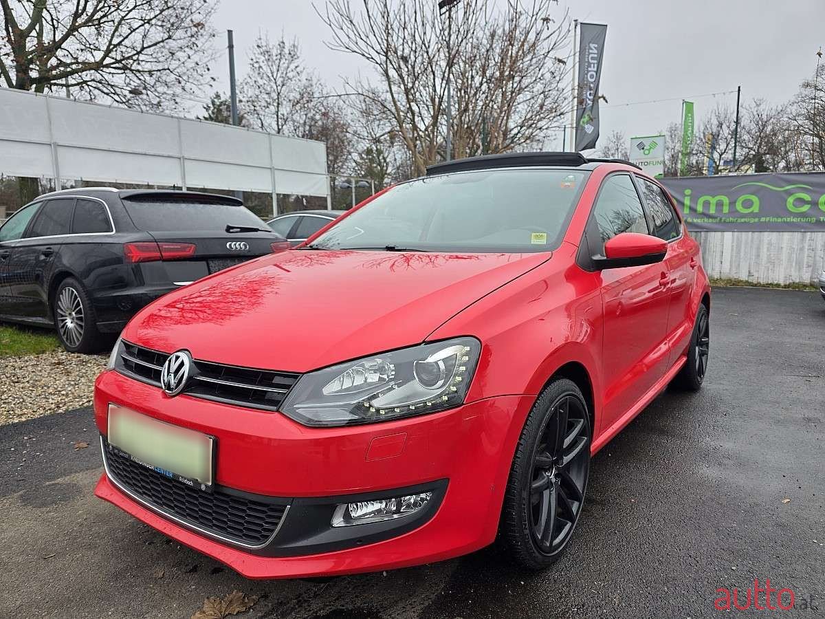 2011' Volkswagen Polo photo #1