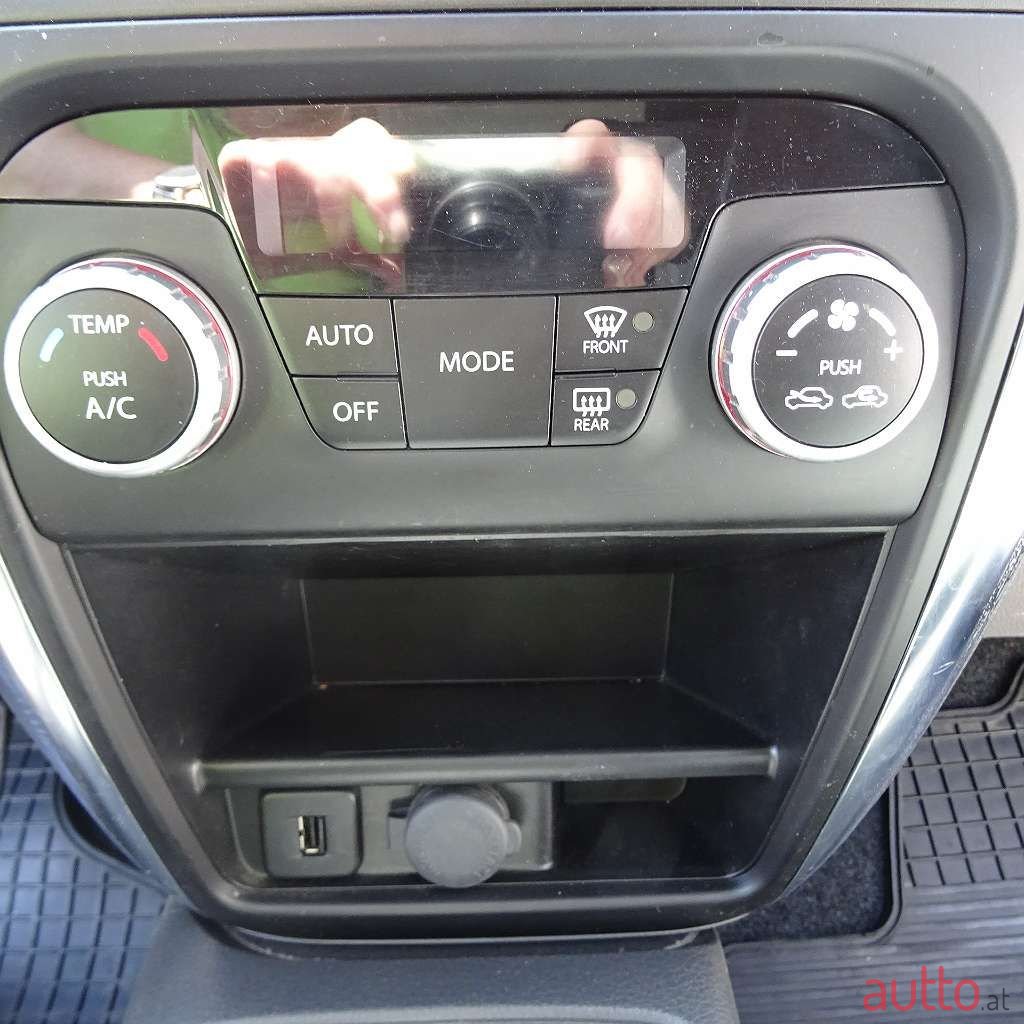 2013' Suzuki SX4 photo #3