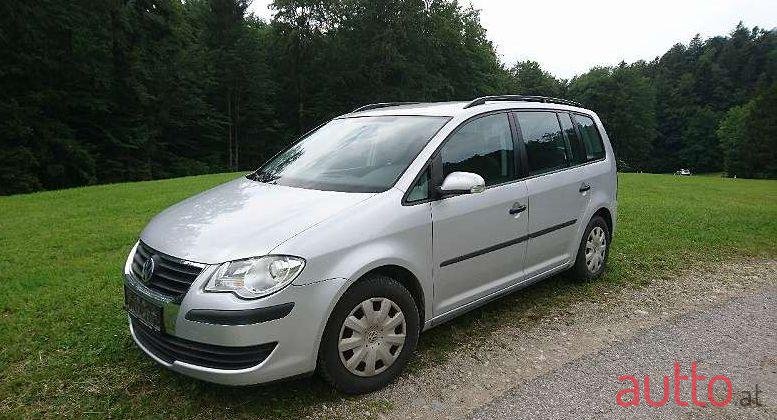 2008' Volkswagen Touran photo #1