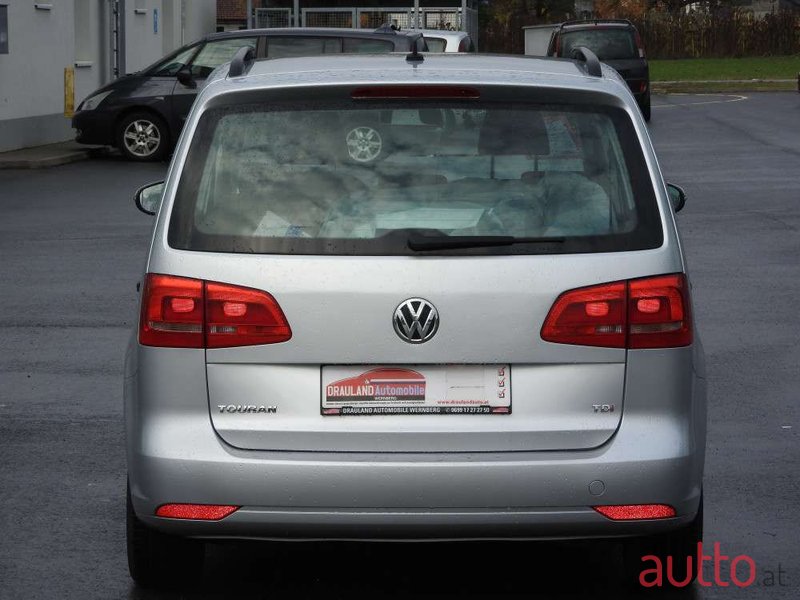 2012' Volkswagen Touran photo #5
