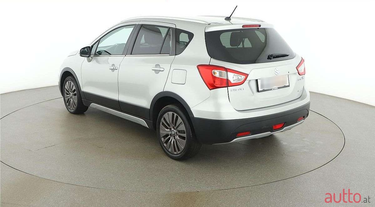 2016' Suzuki SX4 photo #2