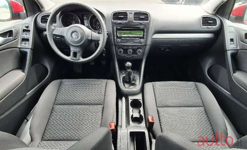 2009' Volkswagen Golf photo #5